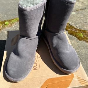Kookaburra by Ugg classic short fur boot NIB never worn size 9 -gray